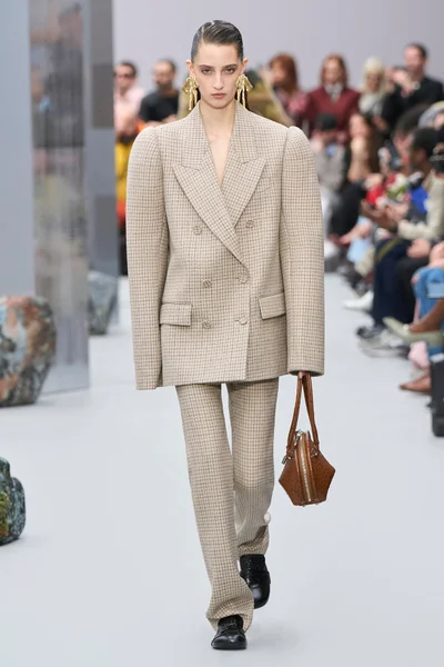 Look 11